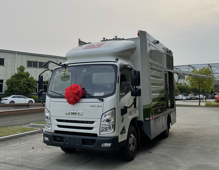 超強吸污淨化(huà)車(chē)“地(dì)馬2号”駛入治污新時(shí)代